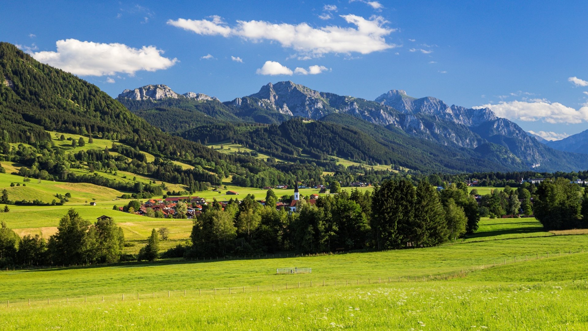Blick auf die Gemeinde Halblech und Schloss Neuschwanstein